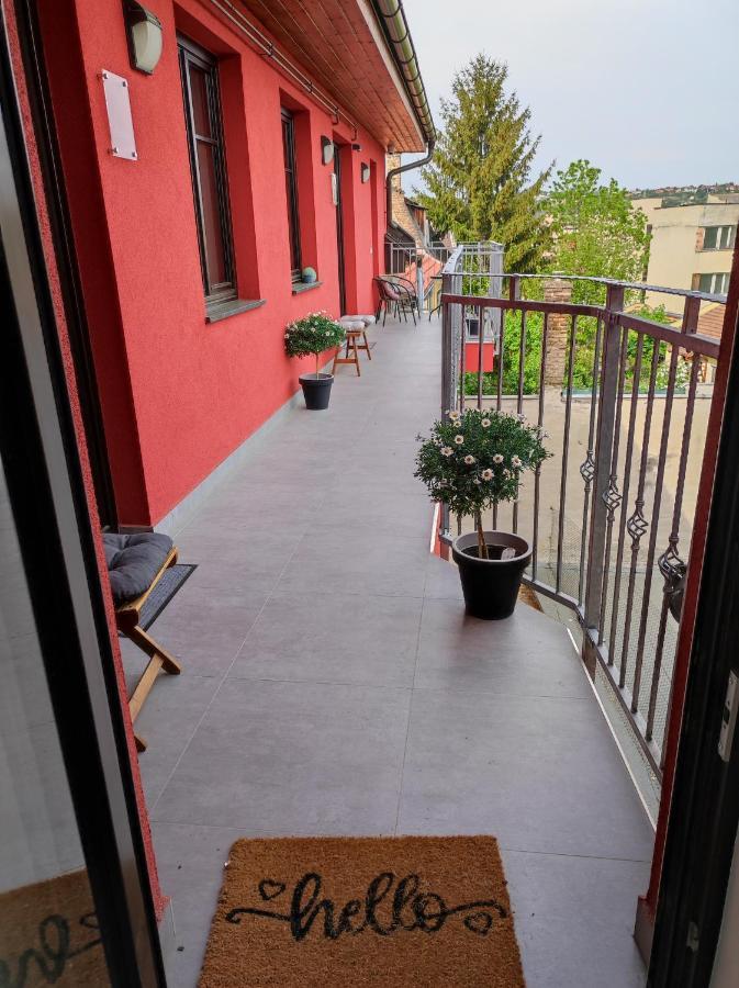 Stafetahaz Apartmanok Vác Exterior foto