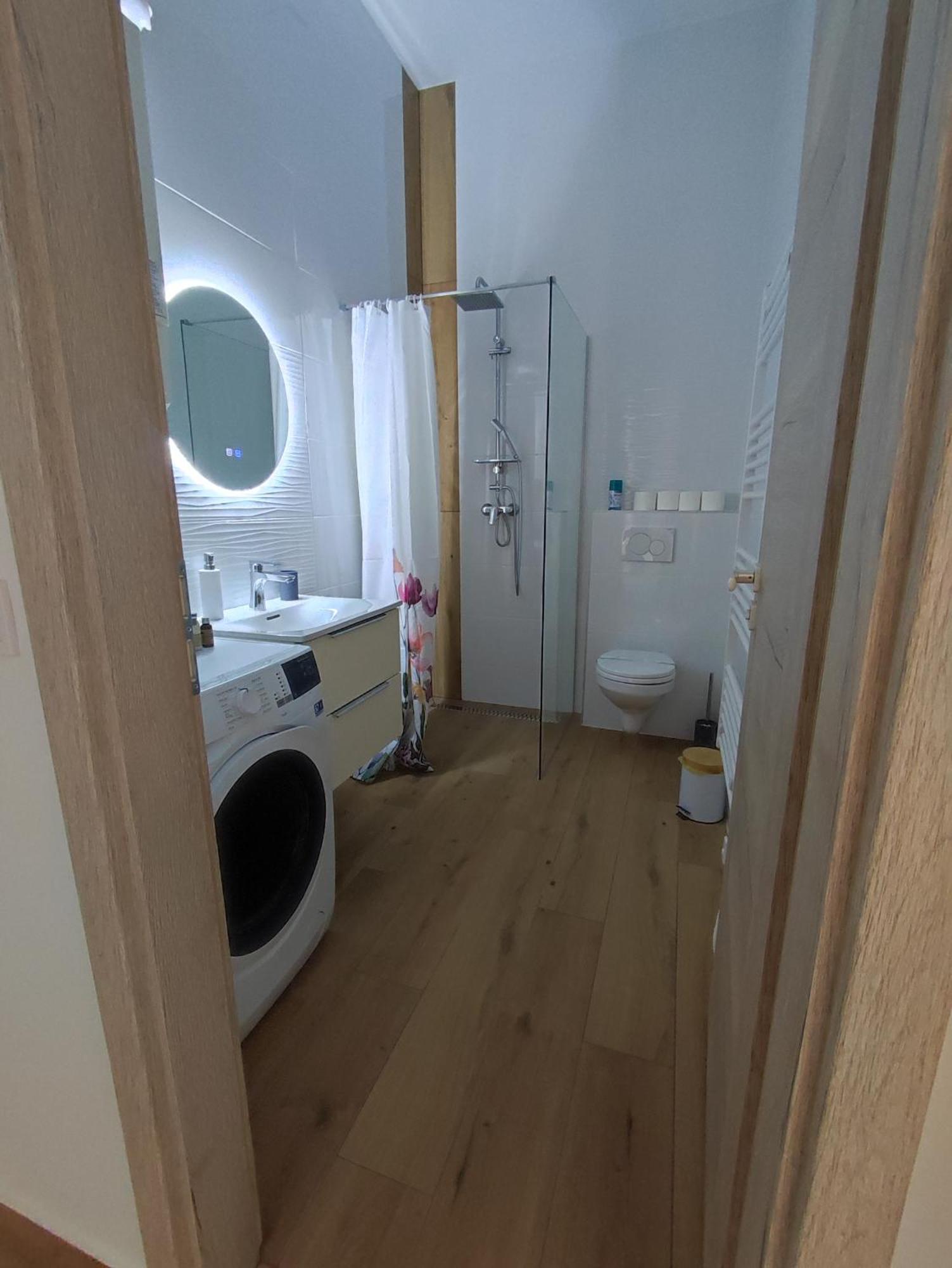 Stafetahaz Apartmanok Vác Exterior foto