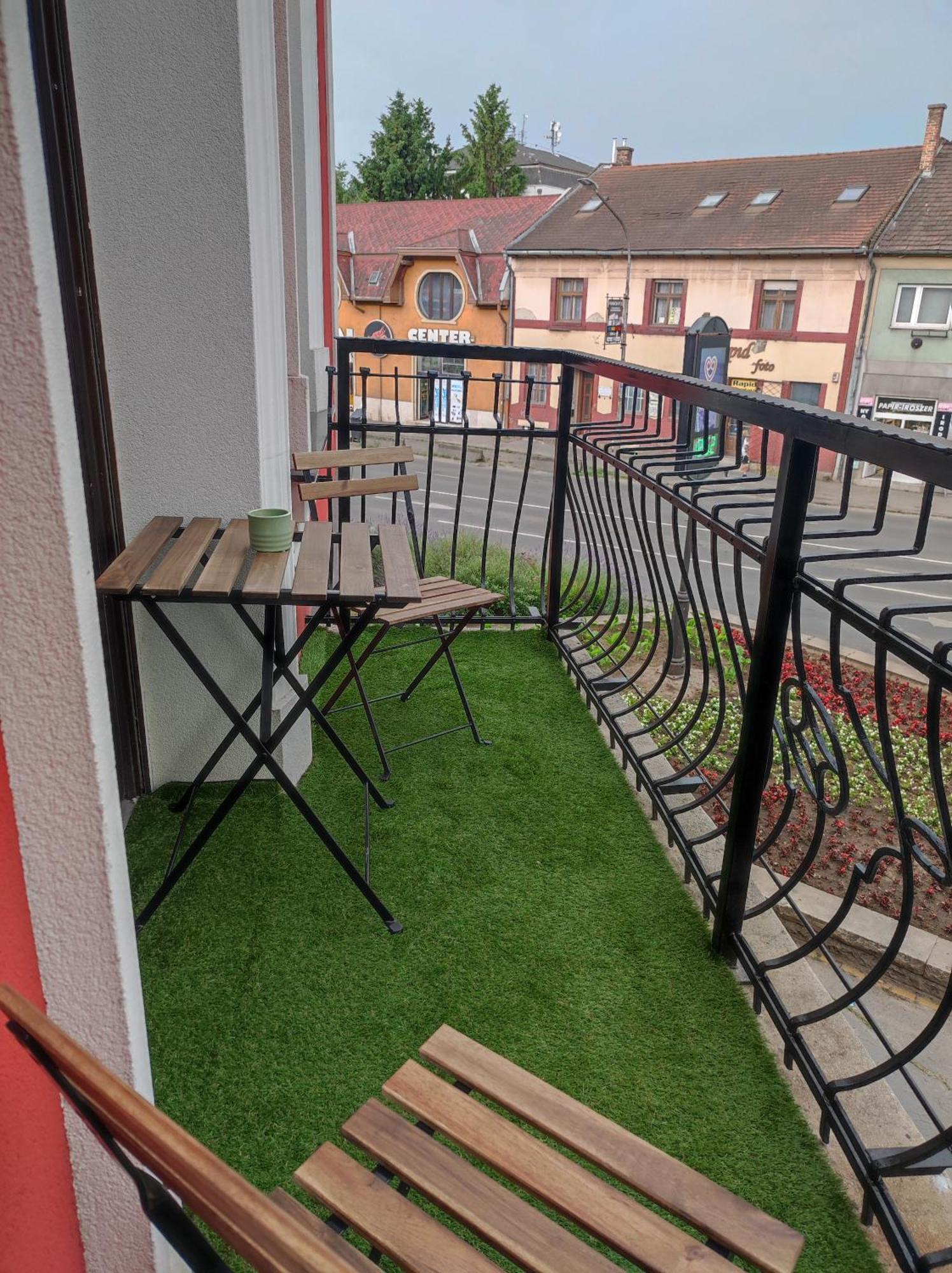 Stafetahaz Apartmanok Vác Exterior foto